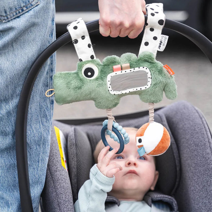 Done by Deer ripustettava aktiviteettilelu (Croco)