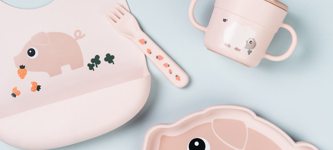 Lastenruokailuvälineet Oran verkkokaupasta. Kuvassa 