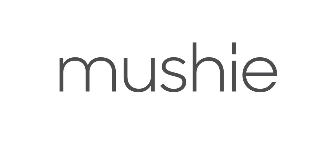 Löydät Mushien tuotteet Oran verkkokaupasta. Kuvassa Mushien logo.