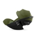 Cybex Cloud G3 Plus turvakaukalo värissä Moss Green. Kuvattuna lepotilassa.