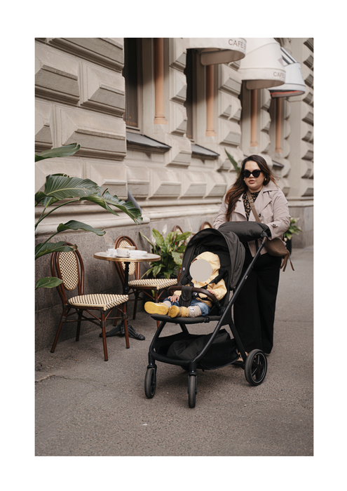 Kädenlämmitin plus ja oran rattaat kaupungilla