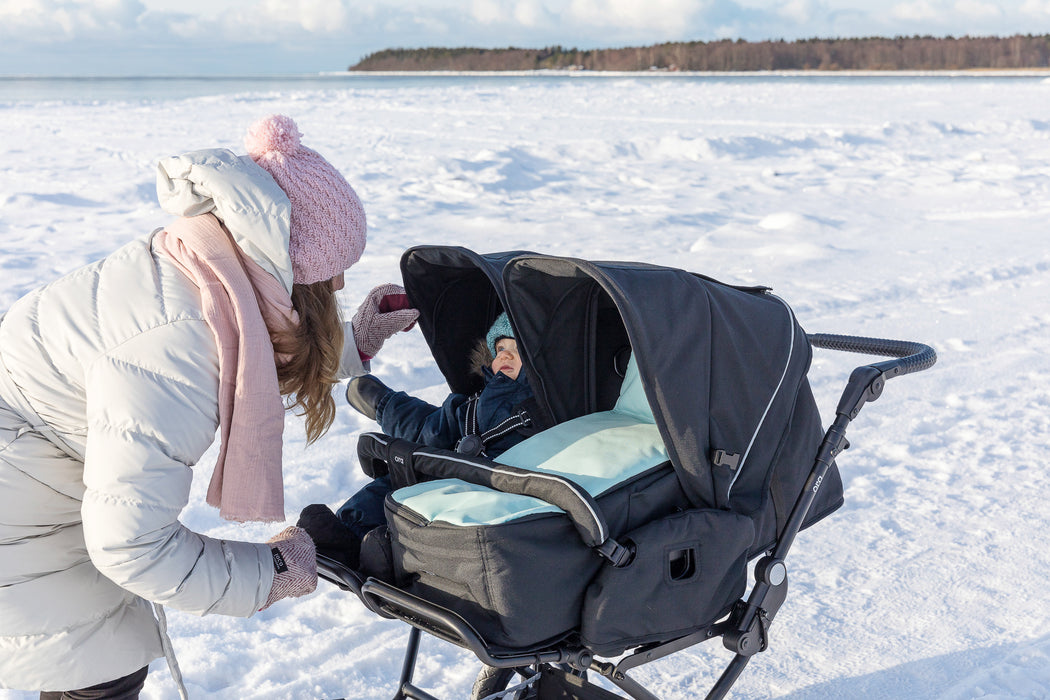 Sisu Starttipaketti kaksosille (yhdistelmävaunut kiinteillä renkailla, kaukalot, adapterit, lisävarusteet)