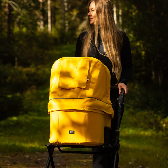 Ora Unto2 kantarelli värissä metsässä
