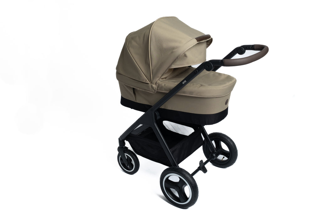 Ora Otso lastenvaunut Olki-sävyssä, suojaava pitkä kuomu