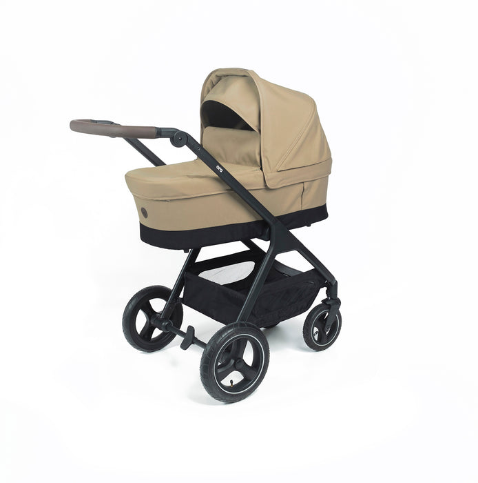 Ora Otso lastenvaunut Olki-sävyssä, modernin perheen tarpeisiin