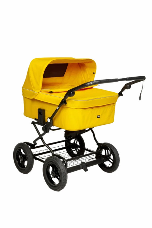 Sisu yhdistelmävaunut kanttarelli värissä kiinteillä renkailla
