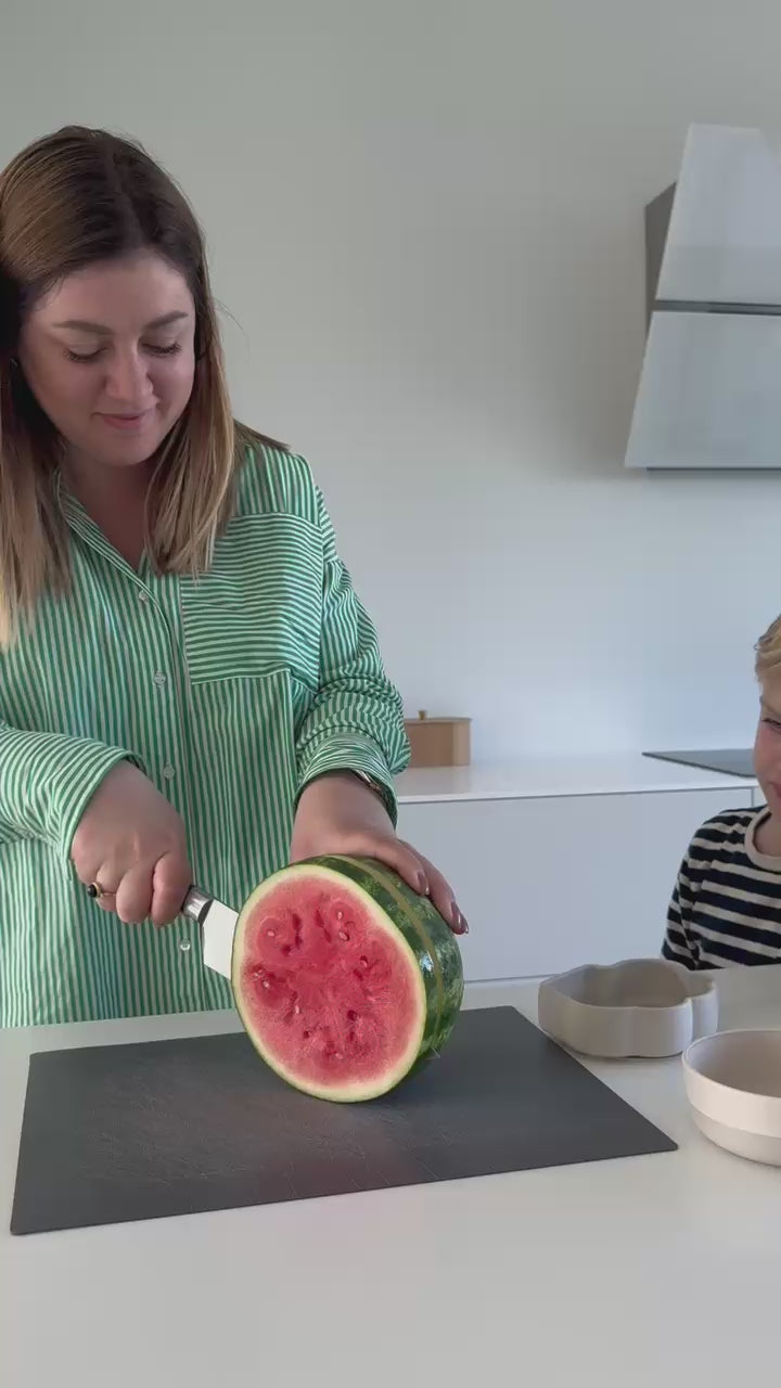 Done by Deer Sheepy ruokalappu videolla