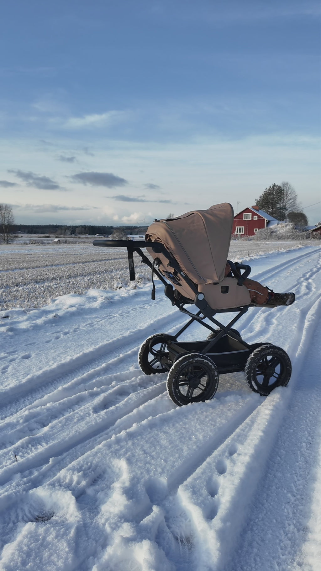 Ora Unto2 lastenrattaat kiinteillä renkailla lumessa video